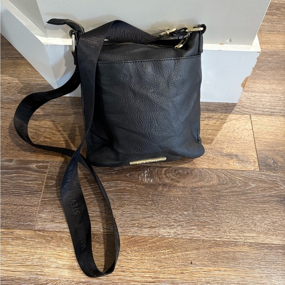 Steve Madden Embossed Black Messenger Bag - Picture 2 of 9